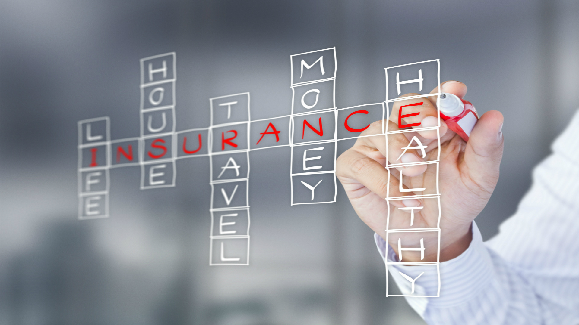 <b>裂变时刻，财险业八大猜想：三期费改强压车险费用，中小险企转向非车险差异</b>