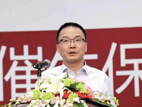 何肖锋撰文谈供给侧改革，称要抓紧处置一批风险点