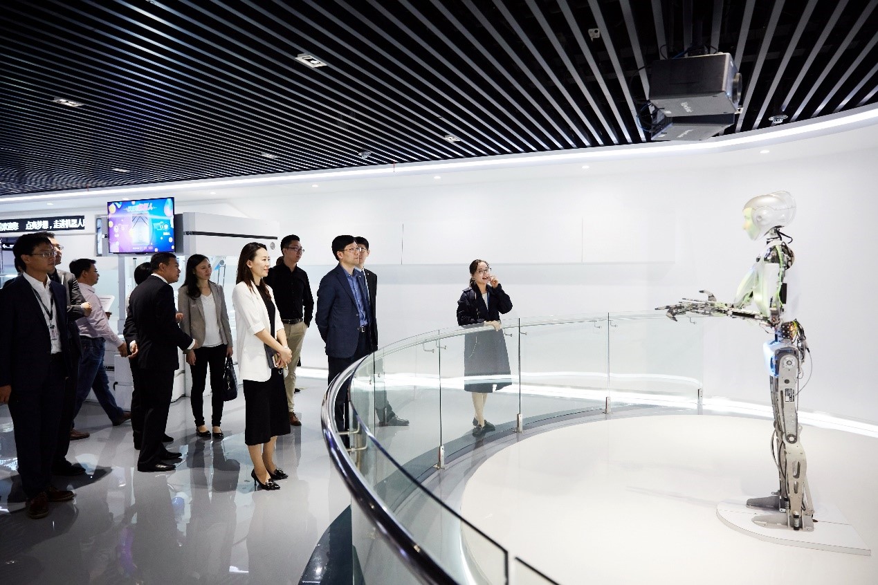 <b><font color='#333333'>“中国太保—科沃斯商用机器人联合实验室”正式揭牌，共建保险服务机器人应</font></b>