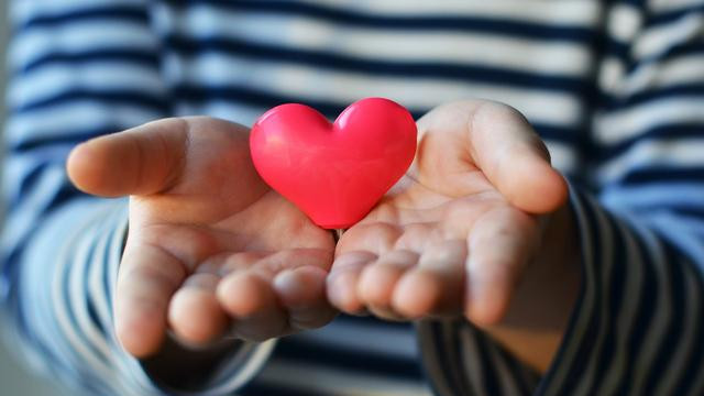 <b><font color='#333333'>国寿铸心系列十九——中国人寿：多套方案助力公益扶贫，步履不停传递爱与温</font></b>